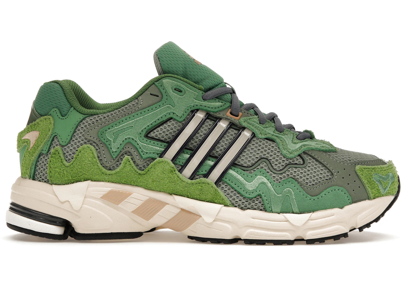 adidas Response CL
Bad Bunny Boston Day