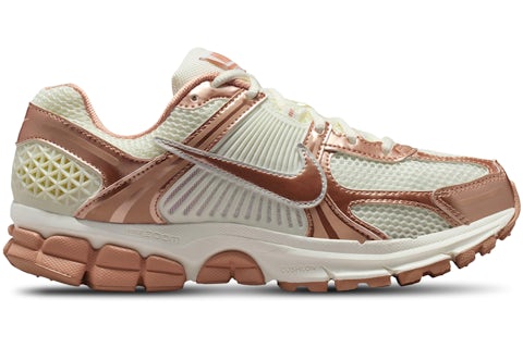 Nike Zoom Vomero 5
Rose Gold