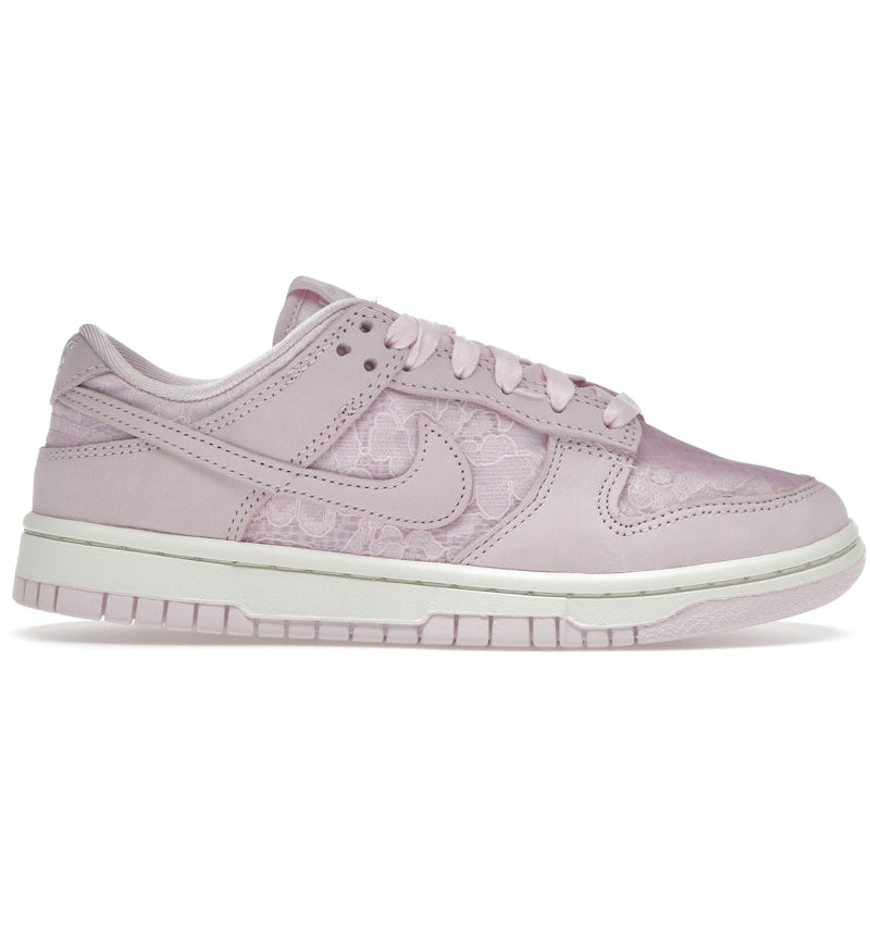 Nike Dunk Low
Regal Pink